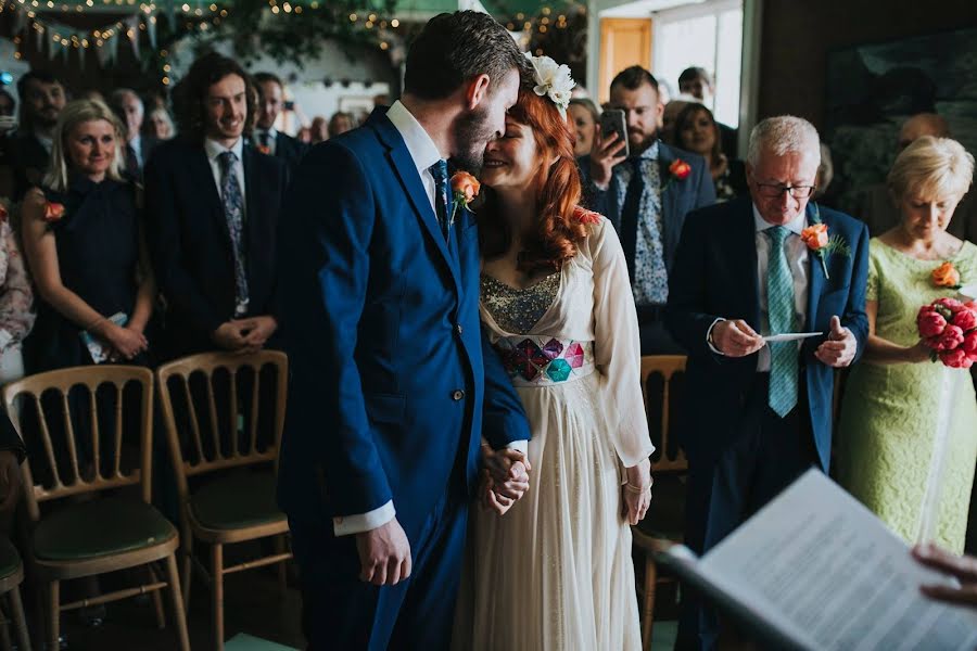 Wedding photographer Angharad Thomas (angharad). Photo of 1 July 2019