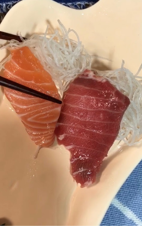 ハイエースバンの流行りに乗って飯テロチューン😋・玉活🥚✨・お刺身好きなんです😍💕・アカバン覚悟⁉︎🙄笑・正面写真に関するカスタム事例の投稿画像8枚目