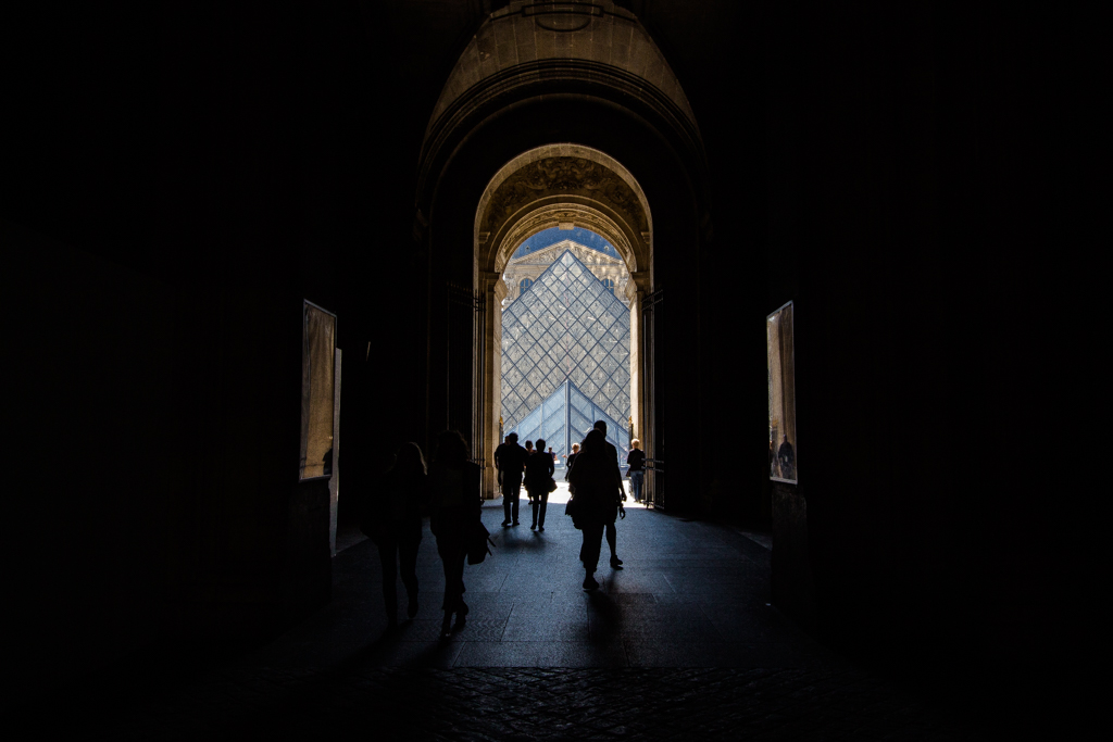 Shadow at Louvre Museum di TomPh