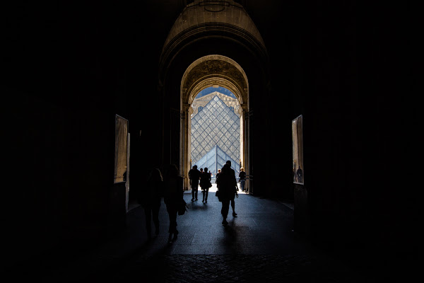 Shadow at Louvre Museum di TomPh