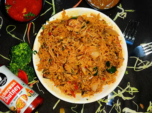 Veg Fried Rice In Schezwan Sauce