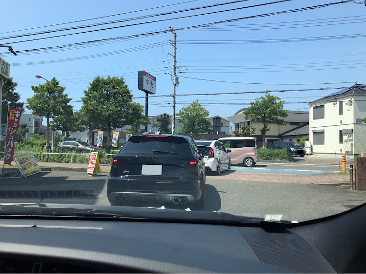 プリウス G'sのドライブ・オフ会・ヨットハーバー・牧場ソフトクリームに関するカスタム事例の投稿画像4枚目