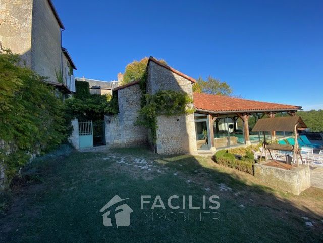 Vente villa 11 pièces 348 m² à Chauvigny (86300), 623 000 €