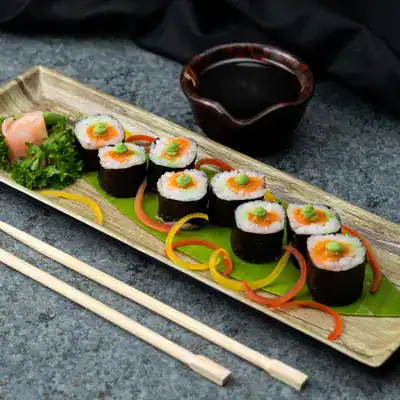 Sake Maki Salmon Rolls