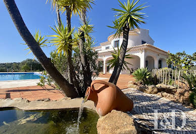 Villa avec piscine et jardin 2