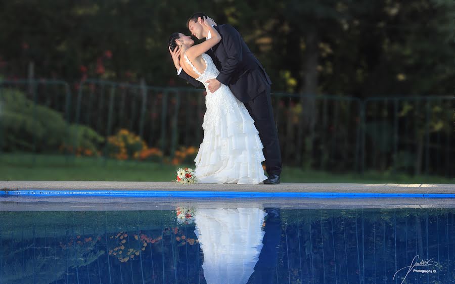 Fotografo di matrimoni Andres Carmona (bodasvillarrica). Foto del 7 aprile 2015