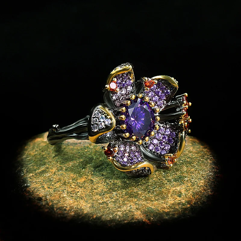 Anello a forma di fiore personalizzato con zirconi a girasole, un regalo fashion e originale.