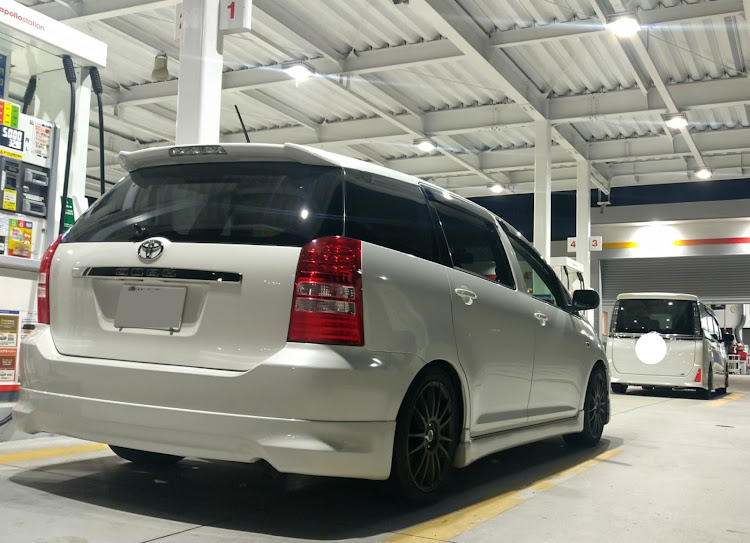ウィッシュのVOXY80・WISH10・ガソスタショット・8月もよろしくお願いします・写活×車活に関するカスタム事例の投稿画像1枚目