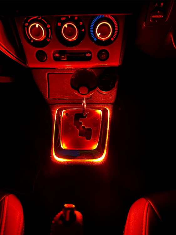 コペンの洗車＆WAX・DIY・イルミネーション追加に関するカスタム事例の投稿画像5枚目