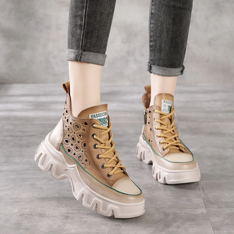 Holle enkelhoge veterlaarzen van leer, met één laag, voor een stijlvolle en comfortabele look. Perfect voor dagelijks gebruik.