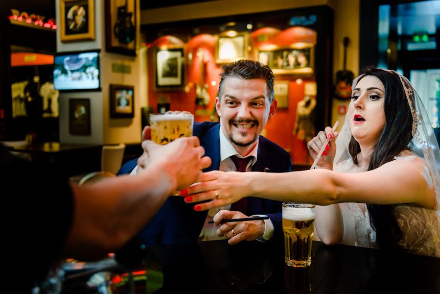 Fotografo di matrimoni Adina Dumitrescu (adinadumitresc). Foto del 3 ottobre 2018