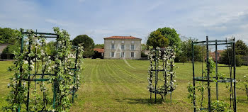 propriété à Les Eglises-d'Argenteuil (17)