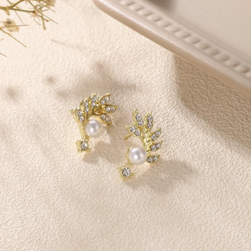 Boucles d'oreilles femme, branches de perles haut de gamme, style français, luxe léger, tempérament polyvalent, rétro et sobre, pour un look unique.