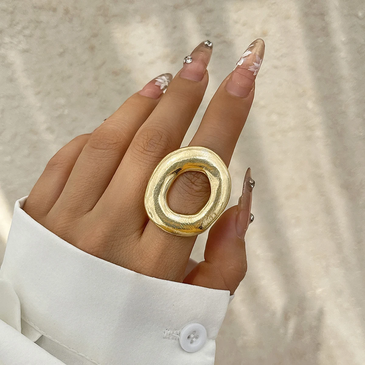 Title 18, Anillo Abierto con Diseño Irregular de Gota de ...