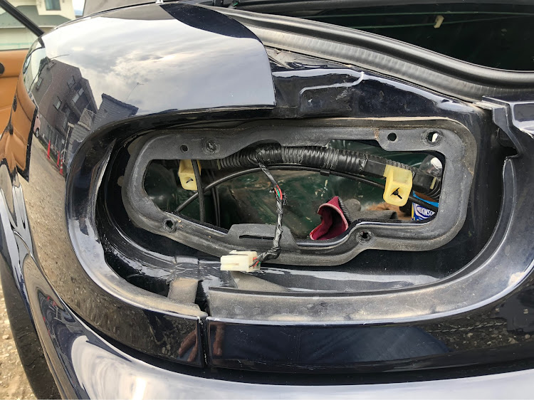 ロードスターの探せばネットに転がってる誰得情報シリーズ・NackGarage・ハイマウントストップランプのパッキン交換・テールランプのパッキン交換・腰が痛い( ･᷄ὢ･᷅ )に関するカスタム事例の投稿画像9枚目