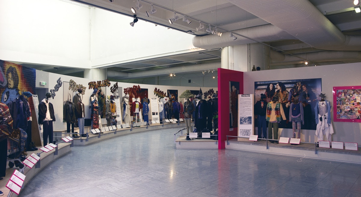 Exhibition interior 'Street Style: From Sidewalk to Catwalk' - Victoria and Albert Museum, Google Arts & Culture