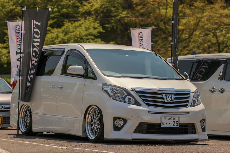 アルファードの桜杯・エアサス・ジスタンス・workwheelsに関するカスタム事例の投稿画像1枚目
