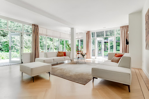 Villa with garden and terrace 5