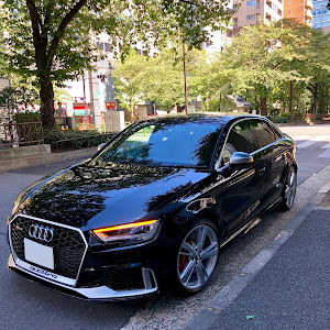 RS3 セダン