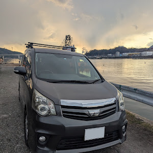 ノア ZRR70W