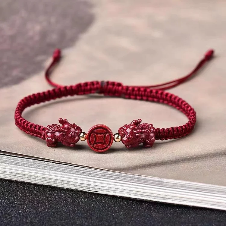 Handgeweven Cinnaber Rode Touw Armband. Stijlvol en duurzaam, ideaal voor dagelijks gebruik en speciale gelegenheden. Een opvallend en trendy accessoire.