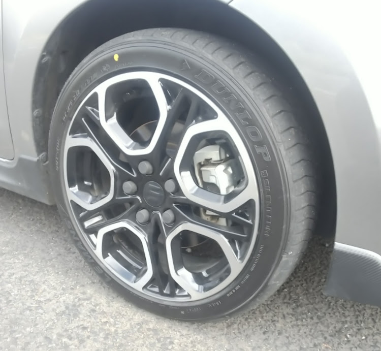 スイフトスポーツのおニュータイヤだど～ん🎵・ボッチオヤジのインプレだす。・挫けずに読んでね💕に関するカスタム事例の投稿画像2枚目