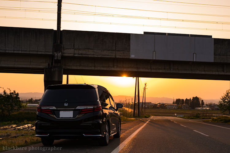 オデッセイの#一眼レフカメラ・友人撮影・友人に感謝・夕日と愛車・田舎の風景に関するカスタム事例の投稿画像2枚目