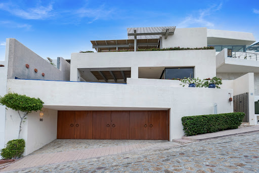 House with pool 2