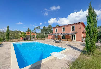 Villa avec piscine et terrasse 13