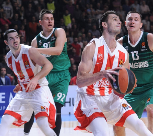 Košarkaši Zvezde izgubili od Efesa