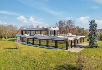 Corps de ferme avec jardin et piscine 6