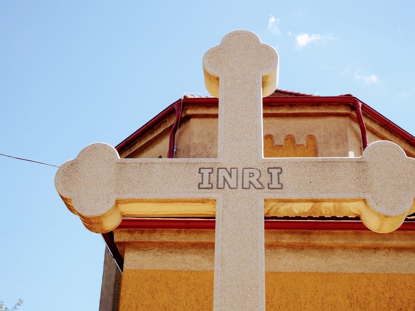 Sukoró - Loyolai Szent Ignác rk. templom és keresztút a templomkertben