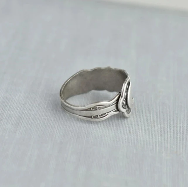 Anillo de luna elegante para mujer, moda europea y americana, minimalista y exquisito adorno. Perfecto para realzar tu estilo diario.