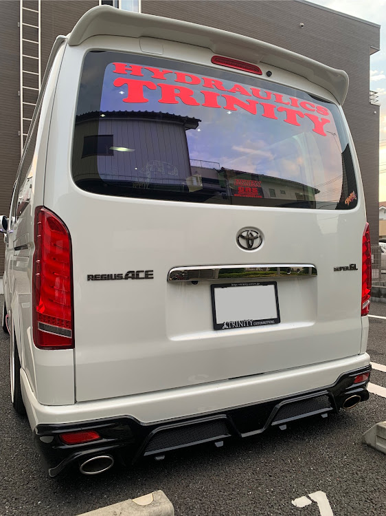 ハイエースバンのTRINITY・CRS横浜店・レジアスエース・ダークプライム2・エセックスに関するカスタム事例の投稿画像1枚目