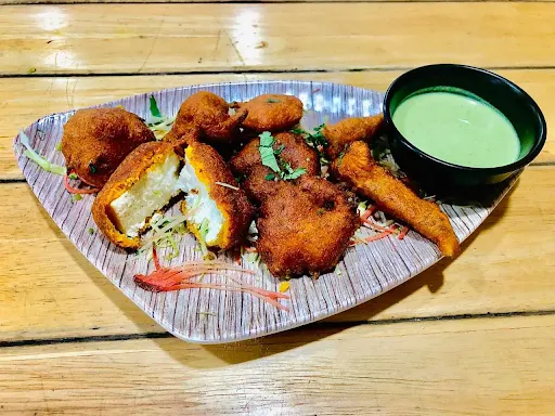 Paneer Pakoda With Veg Grilled Sandwich