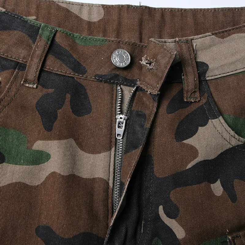 Dames losse street jeans met camouflage design, meerdere zijzakken, coole en trendy look voor een stoere uitstraling.