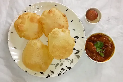 Luchi With Chicken Kasa