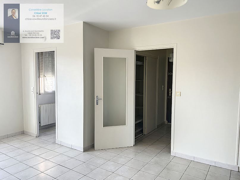 Location  appartement 1 pièce 37 m² à Sainte-Savine (10300), 495 €
