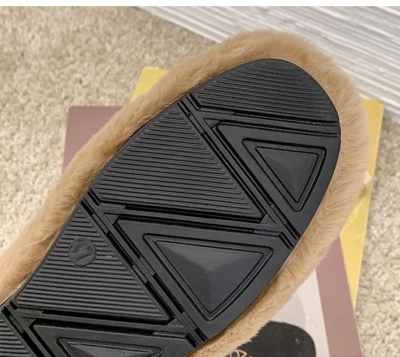 New Velvet Cotton Slippers with Platform Bag for Home, perfect for outerwear. Comfortable Peas Shoes offer style and sup