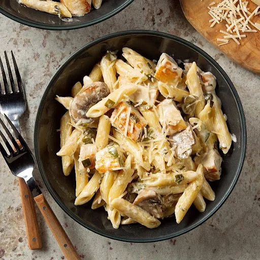 White Sauce Chicken Pasta With Coke Can