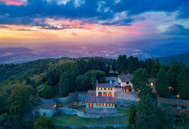 Villa with pool and garden 9