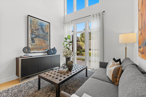 Modern living room with large painting - House purchase in Seattle, 2 bedrooms