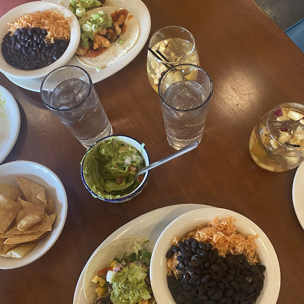 grilled fish tacos ft. chips & guac