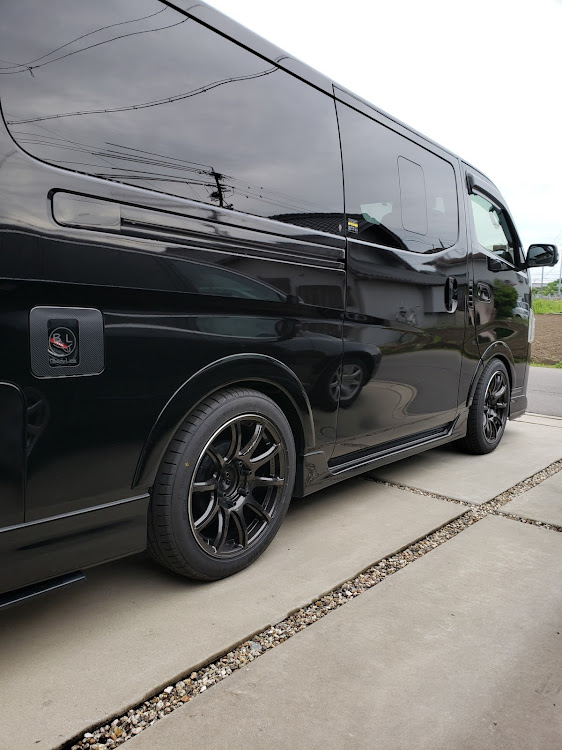 NV350キャラバンのキャラバン・レイズグラムライツ・ホイール交換に関するカスタム事例の投稿画像1枚目