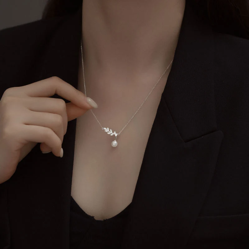 Title 2, Collar de plata de ley para mujer con hoja y pe...