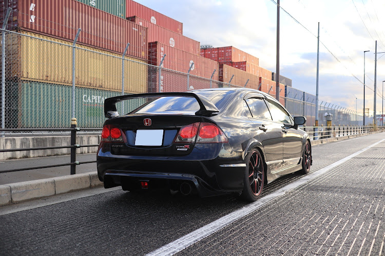 シビックの舞洲コンテナターミナル・舞洲・大阪・スポーツカー・コンテナは盛れる？に関するカスタム事例の投稿画像3枚目