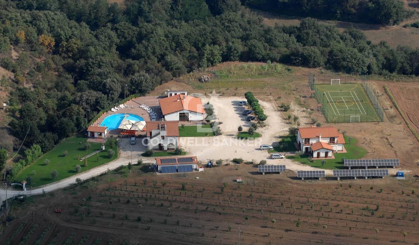 Corps de ferme avec piscine Viterbe