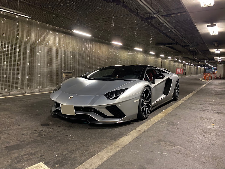 アヴェンタドールのランボルギーニ・アヴェンタドール・ランボルギーニ アヴェンタドール・首都高・ランボルギーニ ウラカンに関するカスタム事例の投稿画像1枚目