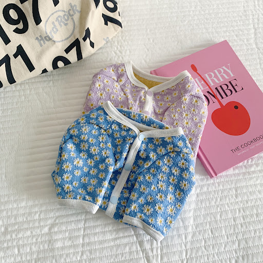 Title 4, Autumn and Winter Dog and Cat Clothes. Warm and...