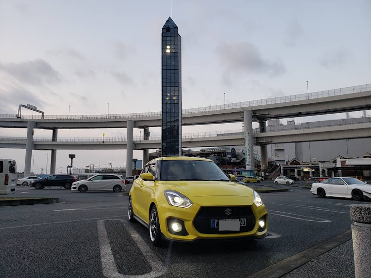 スイフトスポーツの早朝ドライブ・大黒PAに関するカスタム事例の投稿画像1枚目